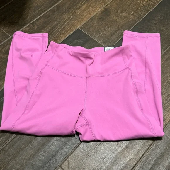 NWT TEK Gear High Rise Capri Leggings - Picture 2 of 9